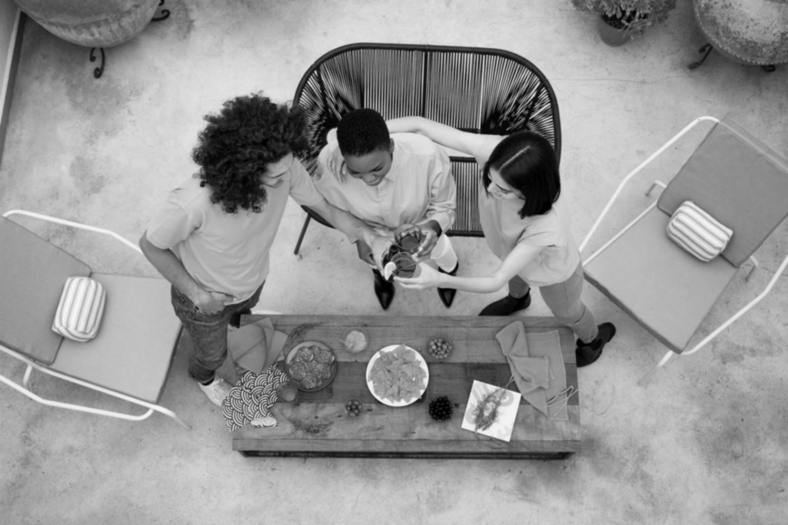 Graphiques et analyses financières sur écran d'ordinateur